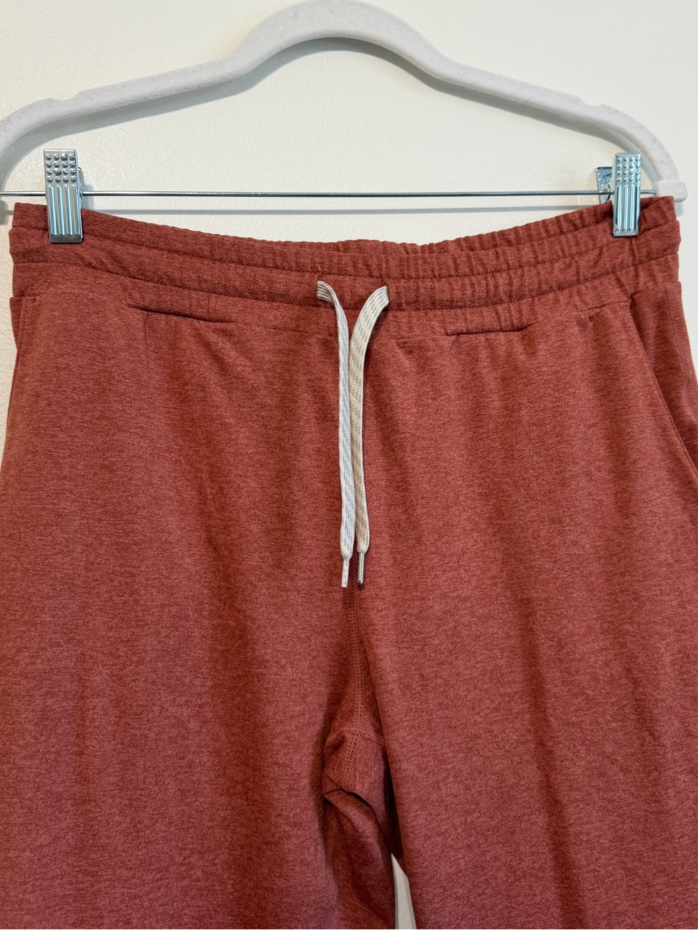 Vuori Women's Rust Drawstring Joggers - Picture 3 of 8